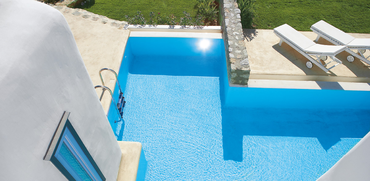 07-heated-swimming-pool-endless-blu-villa-mykonos-blu